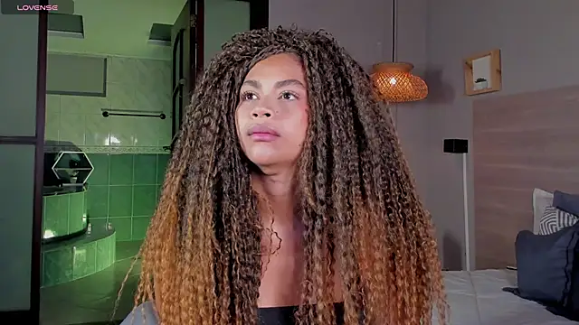 nayah   online show from 10-14-25, 07:58