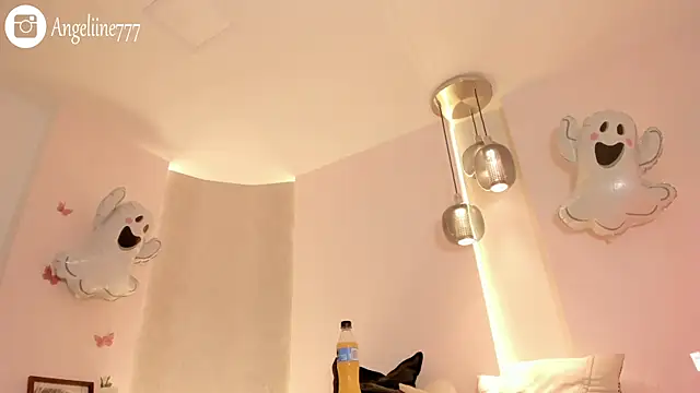 Snapshot of angeline-777 chatting on 10-29-25, 01:13 angeline-777 online show from 10-29-25, 01:13