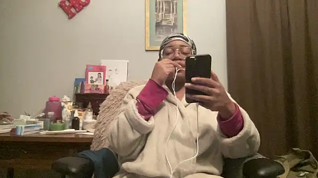 MommyConfident online show from 12-21-25, 02:30