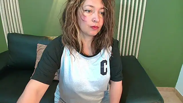 Devil Sara online show from 10-22-25, 12:27