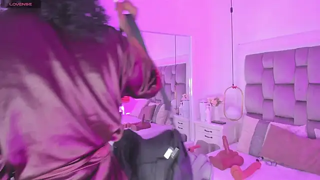 PamelaMendez  online show from 01-20-25, 03:37