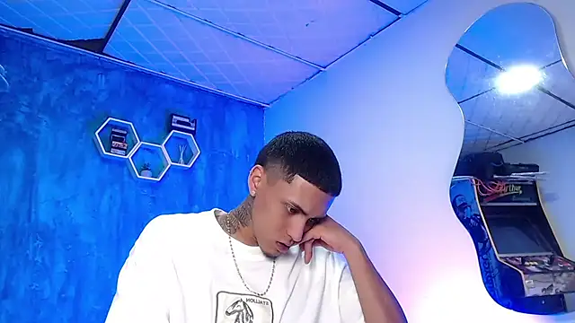 Liam lee online show from 01-11-25, 04:03