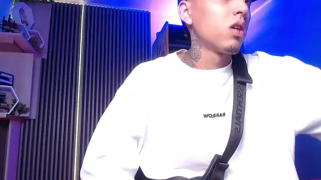 Liam lee online show from 03-22-25, 01:08