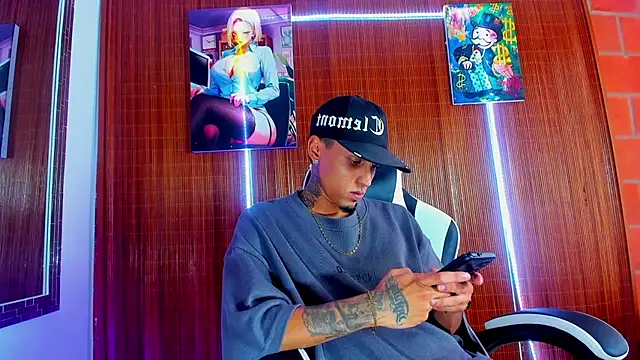 Snapshot of Liam_lee chatting on 02-11-26, 09:20 Liam lee online show from 02-11-26, 09:20