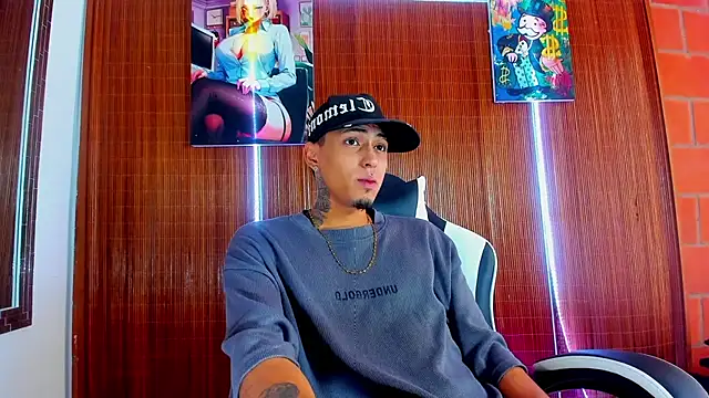 Snapshot of Liam_lee chatting on 02-12-26, 02:45 Liam lee online show from 02-12-26, 02:45