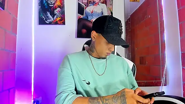 Snapshot of Liam_lee chatting on 03-21-26, 11:08 Liam lee online show from 03-21-26, 11:08