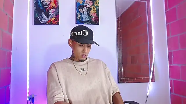 Snapshot of Liam_lee chatting on 03-24-26, 10:37 Liam lee online show from 03-24-26, 10:37