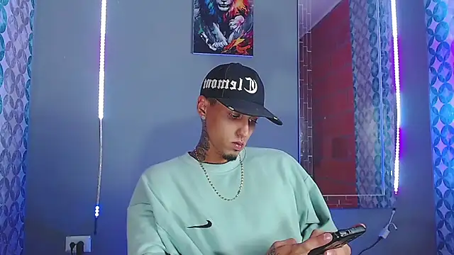 Snapshot of Liam_lee chatting on 03-27-26, 11:37 Liam lee online show from 03-27-26, 11:37