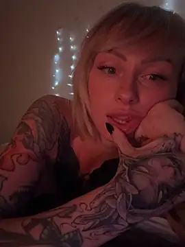 haileyhope  online show from 10-26-25, 09:42