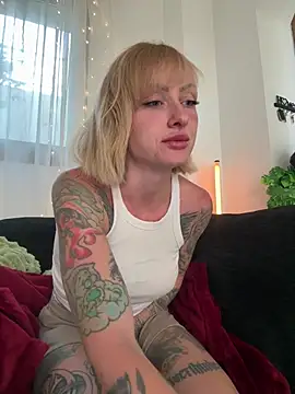 Snapshot of haileyhope_ chatting on 05-16-26, 04:28 haileyhope online show from 05-16-26, 04:28