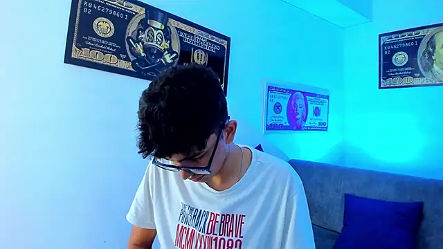 TylerWhite  online show from 01-10-25, 03:07
