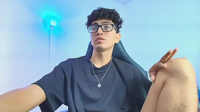 TylerWhite  online show from 10-11-25, 01:42