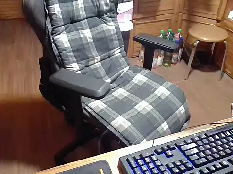 Snapshot of pinnklinkk chatting on 11-17-25, 11:54 pinnklinkk online show from 11-17-25, 11:54