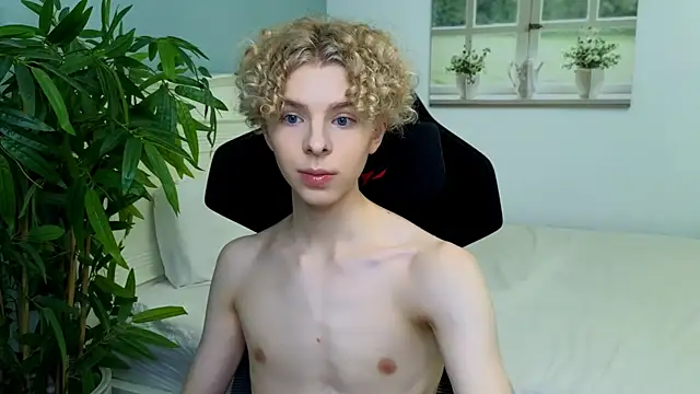 Snapshot of Kudi_Minnt chatting on 11-01-25, 05:04 Kudi Minnt online show from 11-01-25, 05:04