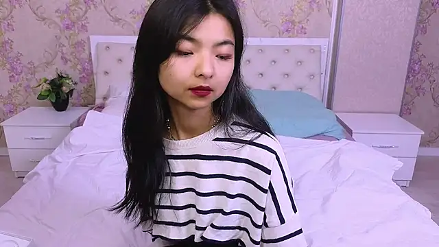 Snapshot of Shy_Kira chatting on 12-02-24, 12:29 Shy Kira online show from 12-02-24, 12:29