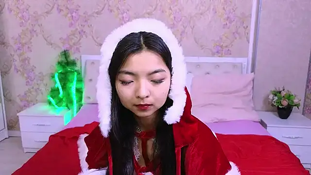 Snapshot of Shy_Kira chatting on 12-12-24, 12:44 Shy Kira online show from 12-12-24, 12:44