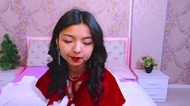 Snapshot of Shy_Kira chatting on 12-14-24, 12:23 Shy Kira online show from 12-14-24, 12:23