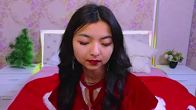 Snapshot of Shy_Kira chatting on 12-16-24, 12:27 Shy Kira online show from 12-16-24, 12:27