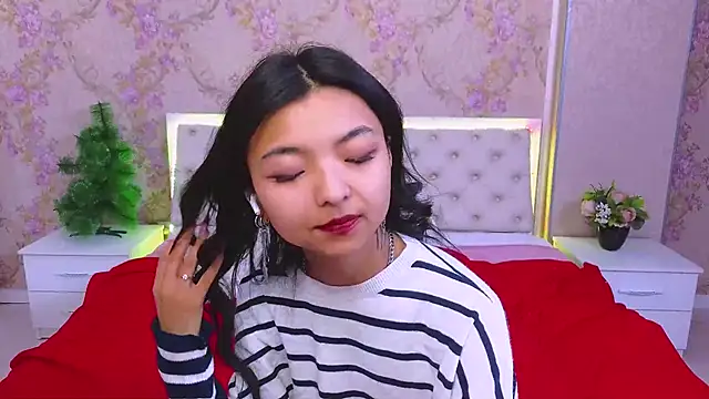 Snapshot of Shy_Kira chatting on 12-17-24, 12:33 Shy Kira online show from 12-17-24, 12:33