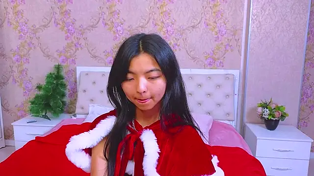 Snapshot of Shy_Kira chatting on 12-19-24, 03:41 Shy Kira online show from 12-19-24, 03:41