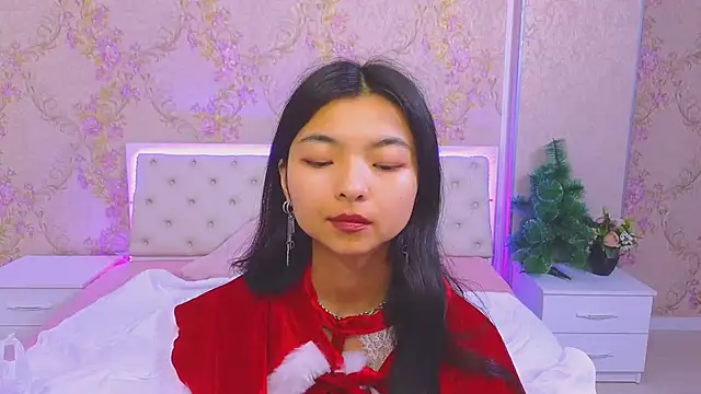 Snapshot of Shy_Kira chatting on 12-21-24, 06:34 Shy Kira online show from 12-21-24, 06:34