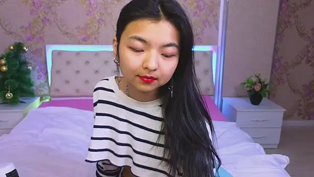 Snapshot of Shy_Kira chatting on 01-12-25, 03:46 Shy Kira online show from 01-12-25, 03:46