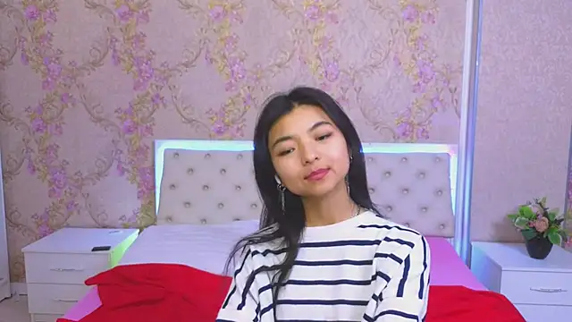 Snapshot of Shy_Kira chatting on 01-15-25, 06:40 Shy Kira online show from 01-15-25, 06:40