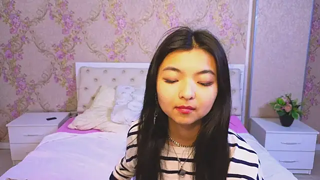 Snapshot of Shy_Kira chatting on 01-19-25, 06:32 Shy Kira online show from 01-19-25, 06:32