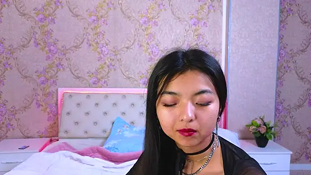 Snapshot of Shy_Kira chatting on 01-22-25, 01:11 Shy Kira online show from 01-22-25, 01:11