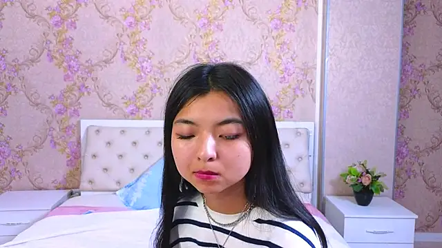 Snapshot of Shy_Kira chatting on 01-23-25, 03:54 Shy Kira online show from 01-23-25, 03:54