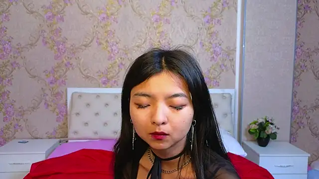 Snapshot of Shy_Kira chatting on 02-04-25, 12:44 Shy Kira online show from 02-04-25, 12:44