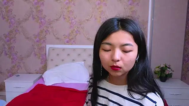 Snapshot of Shy_Kira chatting on 02-06-25, 12:37 Shy Kira online show from 02-06-25, 12:37