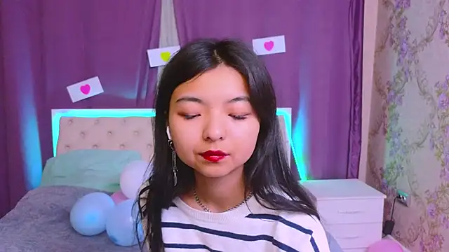 Snapshot of Shy_Kira chatting on 02-11-25, 12:37 Shy Kira online show from 02-11-25, 12:37