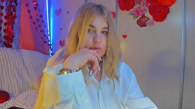 CoraSwon online show from 02-20-25, 10:37