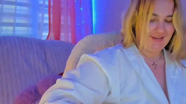 CoraSwon online show from 03-17-25, 02:45