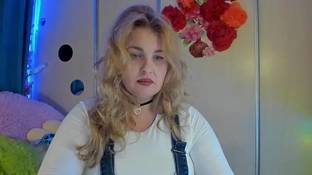 CoraSwon online show from 09-15-25, 06:41