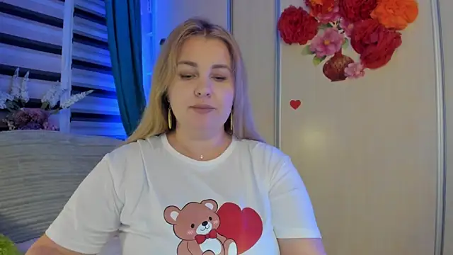 CoraSwon online show from 09-27-25, 06:13