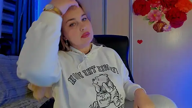 CoraSwon online show from 11-12-25, 04:51