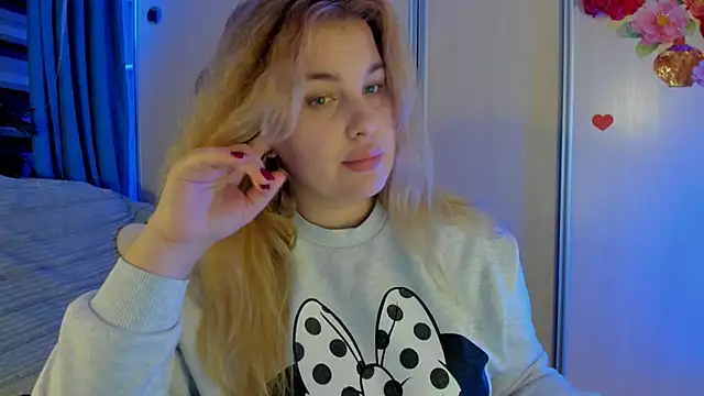 CoraSwon online show from 12-03-25, 07:12