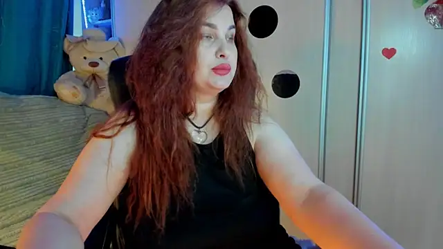 CoraSwon online show from 06-12-26, 03:00