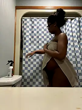 KLoveeee online show from 11-21-25, 01:04