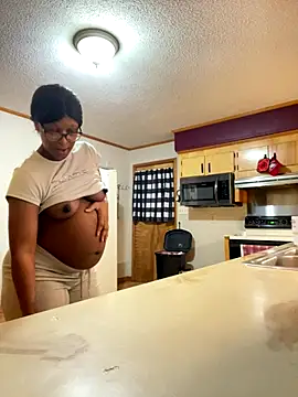 KLoveeee online show from 12-22-25, 02:25