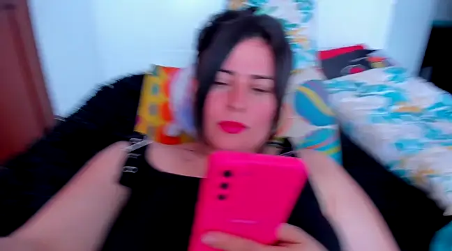 Snapshot of KarelySexy chatting on 03-20-25, 05:47 KarelySexy online show from 03-20-25, 05:47