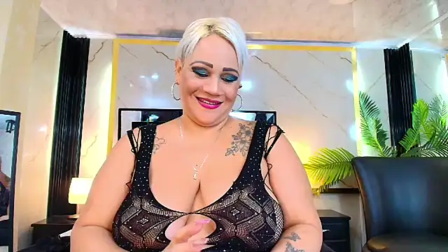 GianellaCox  online show from 01-22-25, 05:28