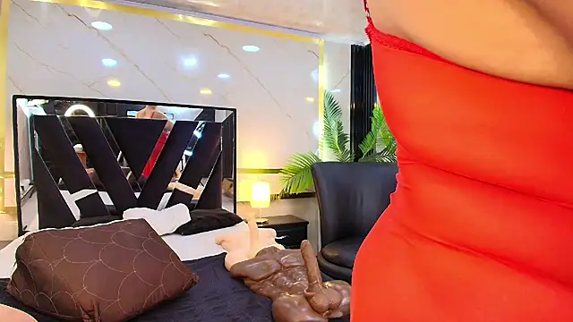 GianellaCox  online show from 01-24-25, 01:25