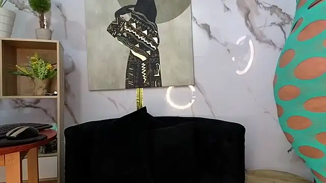 GianellaCox  online show from 11-12-25, 01:22