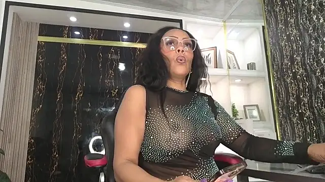 AmberNix online show from 11-28-25, 01:58