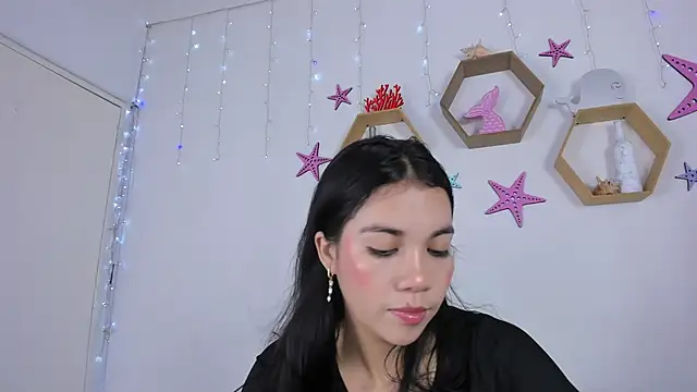 Emiily Parkerr online show from 12-18-24, 03:04