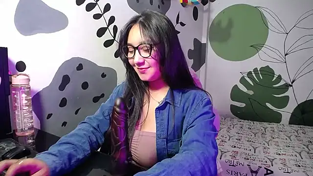 Snapshot of Anny_Angelic chatting on 09-27-25, 04:50 Anny Angelic online show from 09-27-25, 04:50