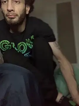 pantslesstraveler plt online show from 09-09-25, 11:04